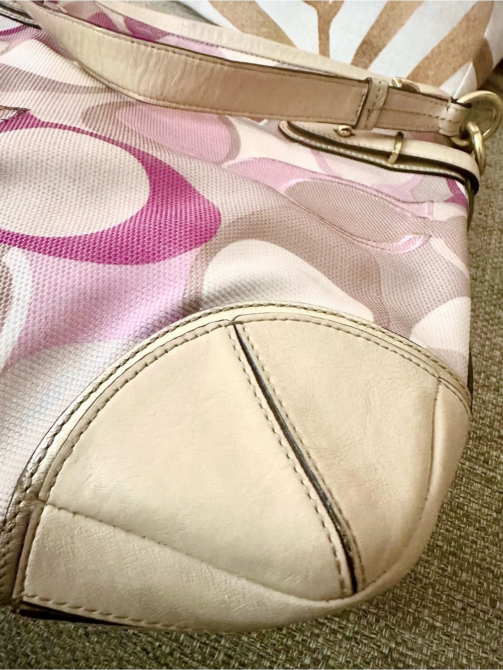 Coach Hobo Shoulder Poppy 2011 Bag in Pink, Cream, Beige F16441 Y2K - Picture 9 of 15